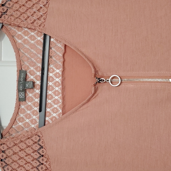 🚨🚨SOLD ON LIVE SHOW 🚨🚨DAISY FUENTES top - Picture 2 of 5